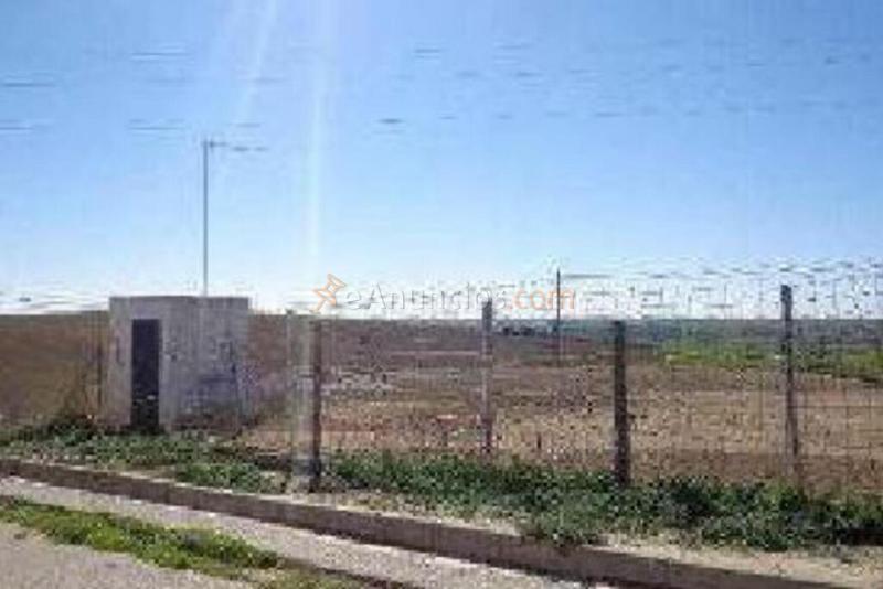 1 terreno urbano de 2221 m2. Uso residencial. máximo 8 viviendas