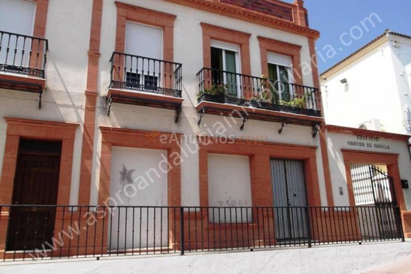 Gran local comercial en pleno centro, diáfano y gran amplitud.